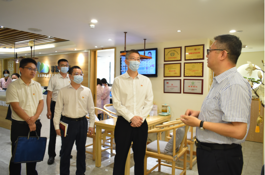 市委编办主任徐波同志到企业开展“大走访、大座谈、大起底”行动207.png