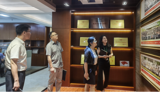 市委编办副主任向晖同志带队到华强北街道通新岭社区所辖企业走访座谈（信息稿）229.png