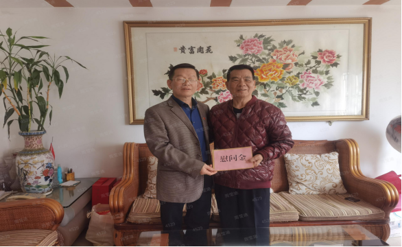 （信息稿）情系老党员 关怀暖人心——市委编办春节前夕组织到“一对一”挂点联系社区开展走访慰问活动317.png